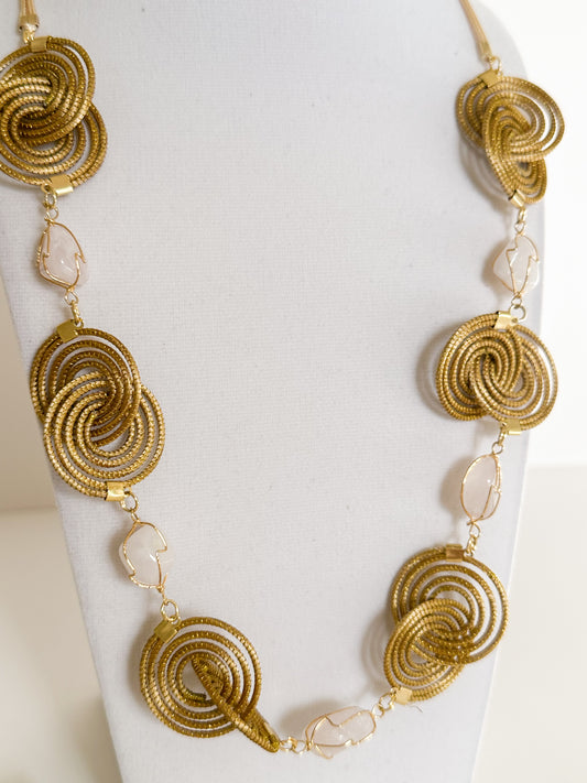 Espiral Dourada Set – Golden Grass Spiral Necklace & Earrings
