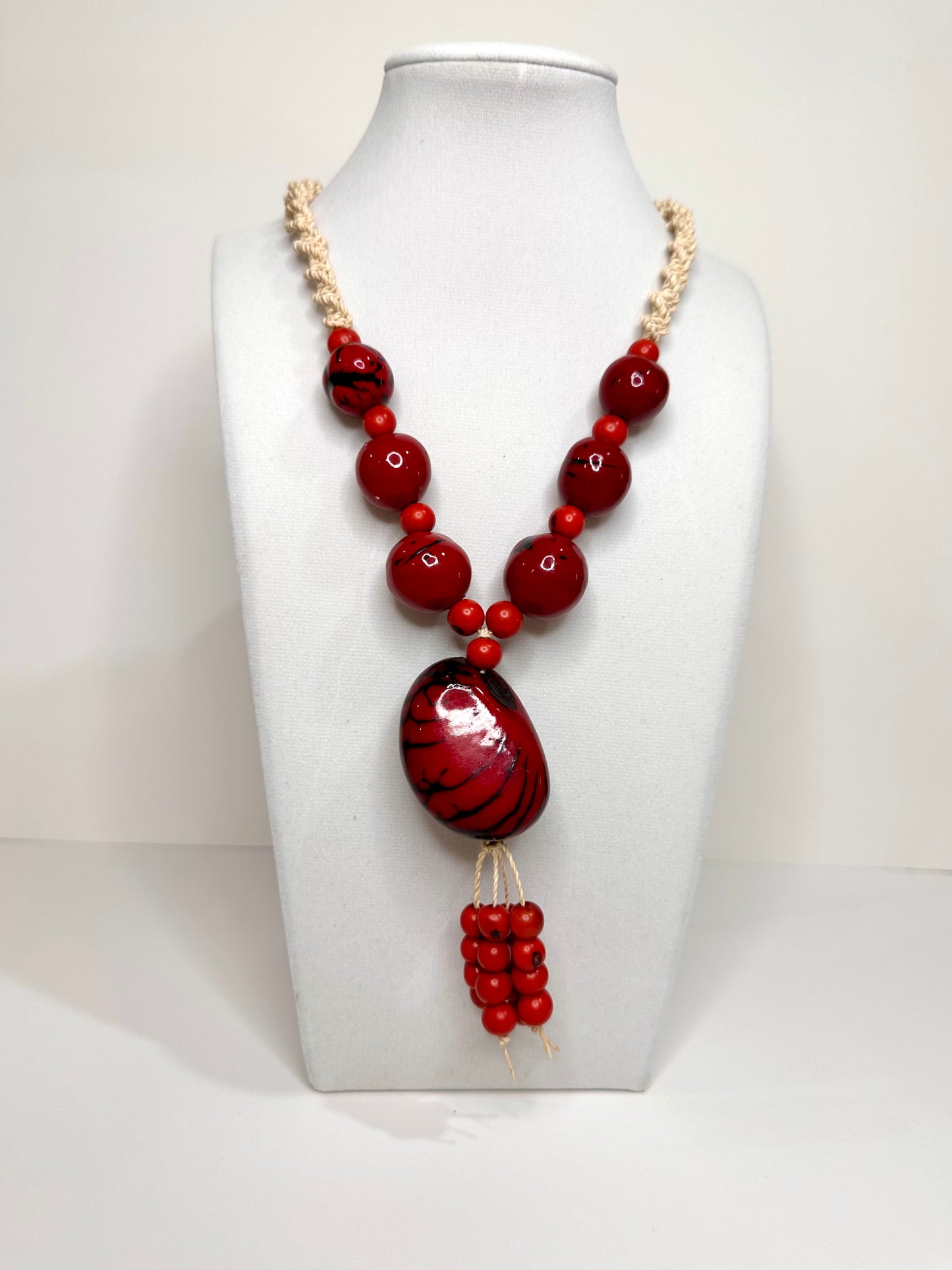 Collar Fusión Amazónica - Joyería de Elegancia Sostenible de la Selva Tropical