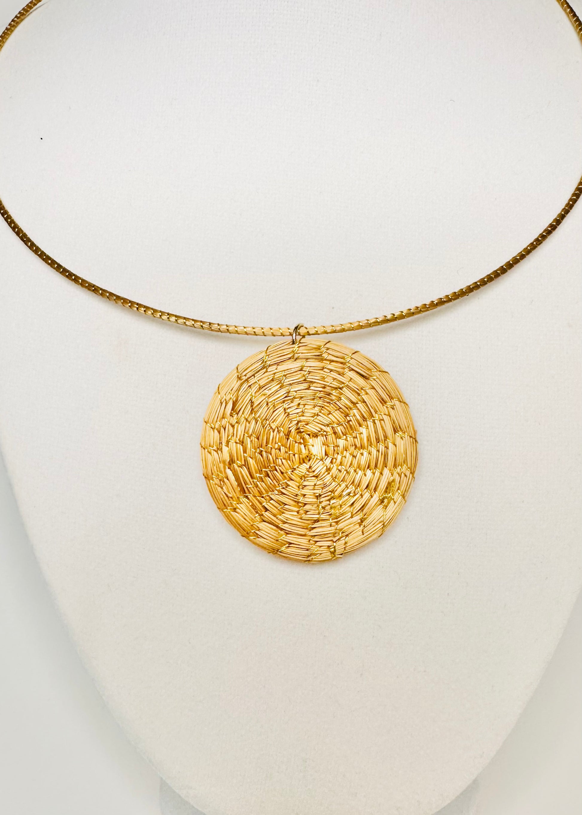 Cerrado Glow Set – Handcrafted Golden Grass Jewelry by Quilombola Artisans | Sustainable Elegance-detail1