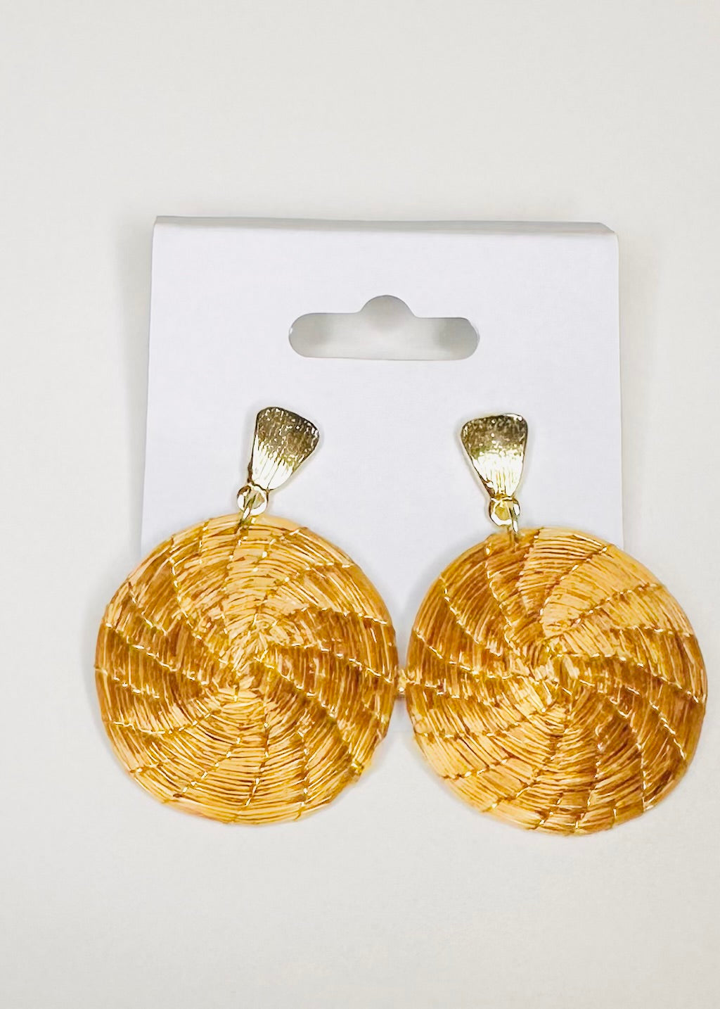 Cerrado Glow Set – Handcrafted Golden Grass Jewelry by Quilombola Artisans | Sustainable Elegance-detail2