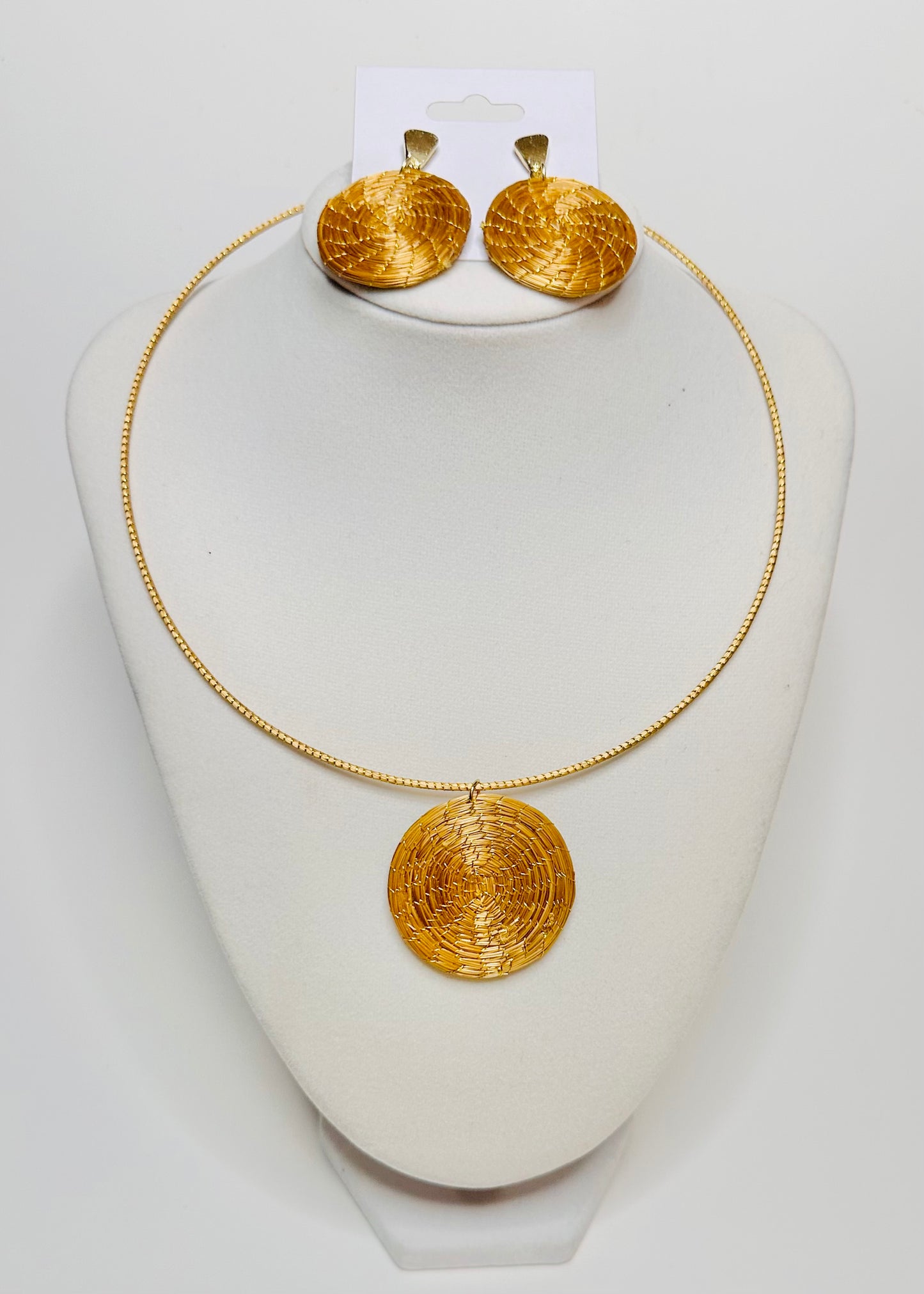 Cerrado Glow Set – Handcrafted Golden Grass Jewelry by Quilombola Artisans | Sustainable Elegance
