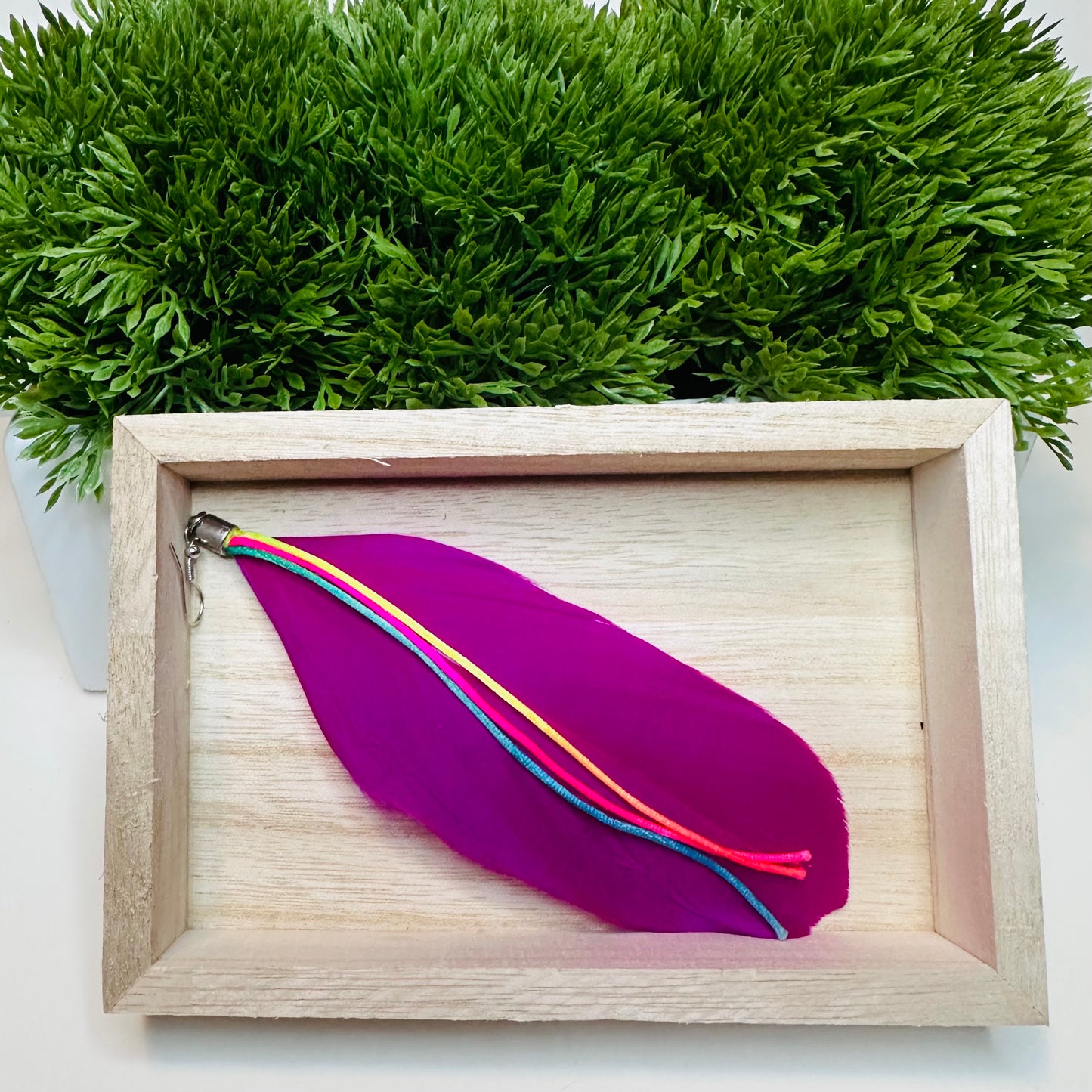 Pendientes Cabocla de una oreja: hechos a mano con plumas para una elegancia natural única