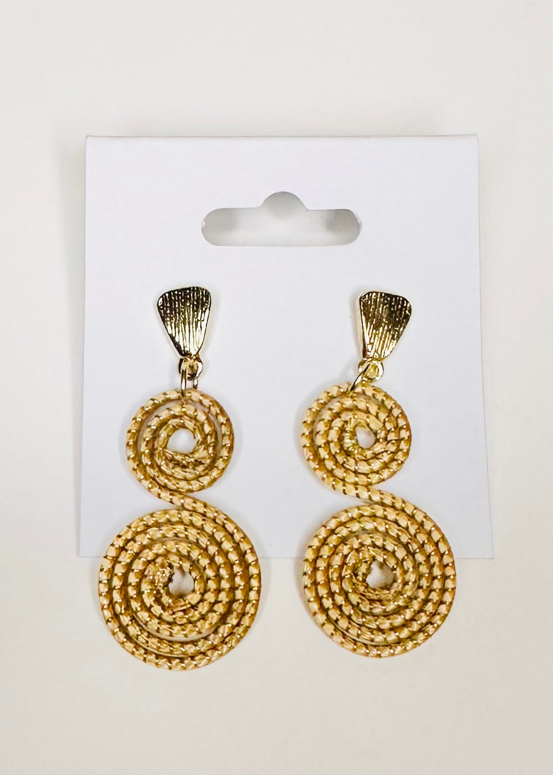 Golden Weave Set – Handwoven Golden Grass Jewelry by Quilombola Artisans | Sustainable Elegance-detail2