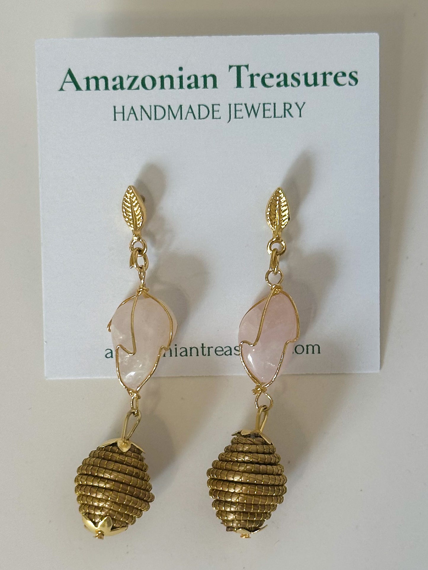 Golden grass earrings with rose quartz gemstone handcrafted from capim dourado