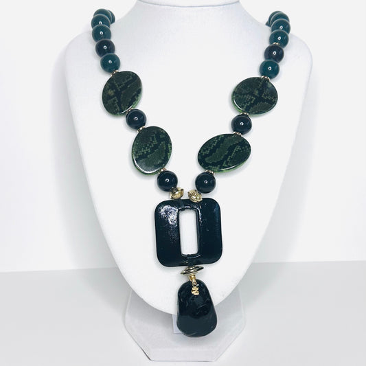 Onix Leopard Print Resin Necklace – Bold & Fierce Statement Piece