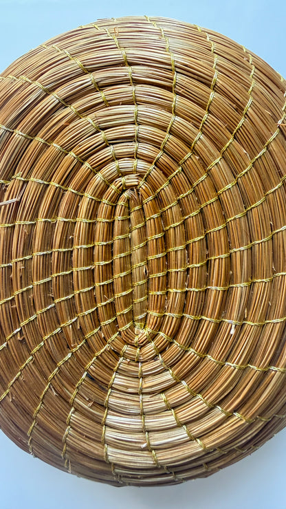 Capim Dourado Round Mini Pouch – Handwoven Golden Grass