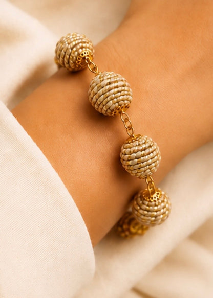 Beige Golden Grass sphere bracelet and earrings handcrafted from Brazilian Capim Dourado