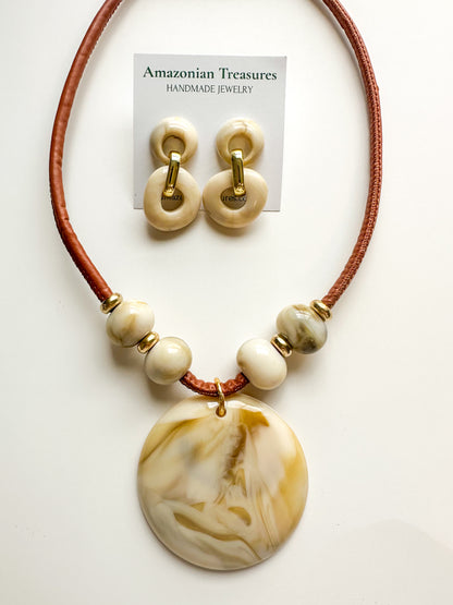 Maré Resin Necklace Set – Modern Statement Pendant