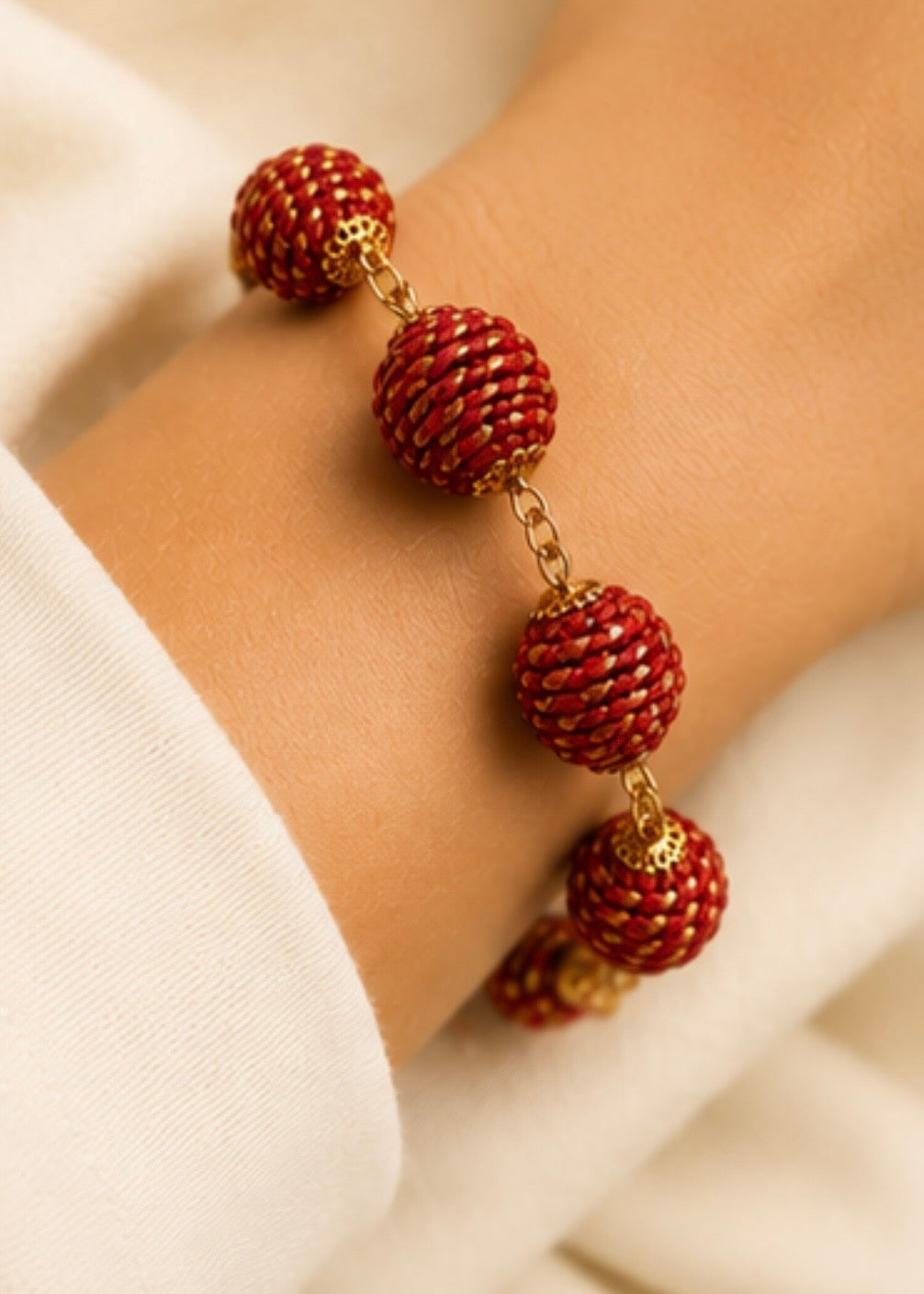 Red Golden Grass sphere bracelet and earrings handcrafted from Brazilian Capim Dourado