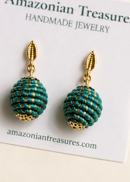 Green Golden Grass sphere bracelet and earrings handcrafted from Brazilian Capim Dourado