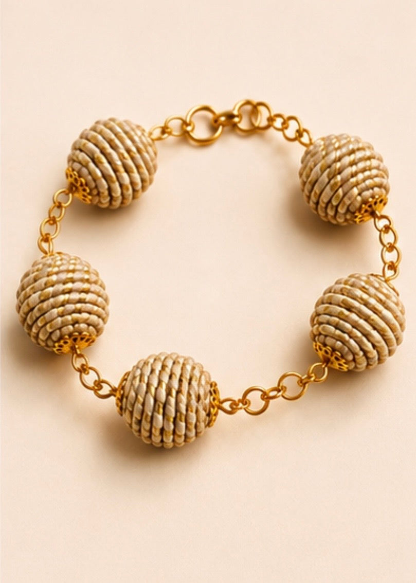 Beige Golden Grass sphere bracelet and earrings handcrafted from Brazilian Capim Dourado