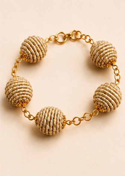 Beige Golden Grass sphere bracelet and earrings handcrafted from Brazilian Capim Dourado