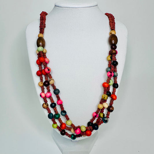 Handmade bio jewelry made of açaí seeds and morototò