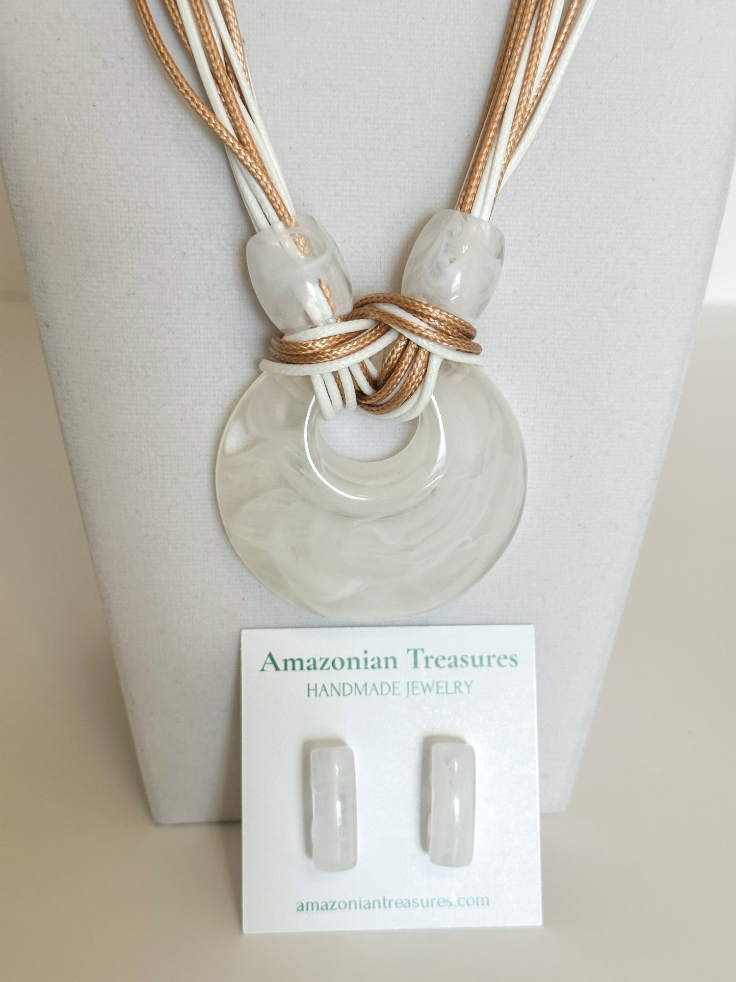 Cotton necklace with white resin circle pendant and coordinated earrings