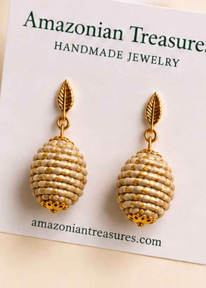 Beige Golden Grass sphere bracelet and earrings handcrafted from Brazilian Capim Dourado