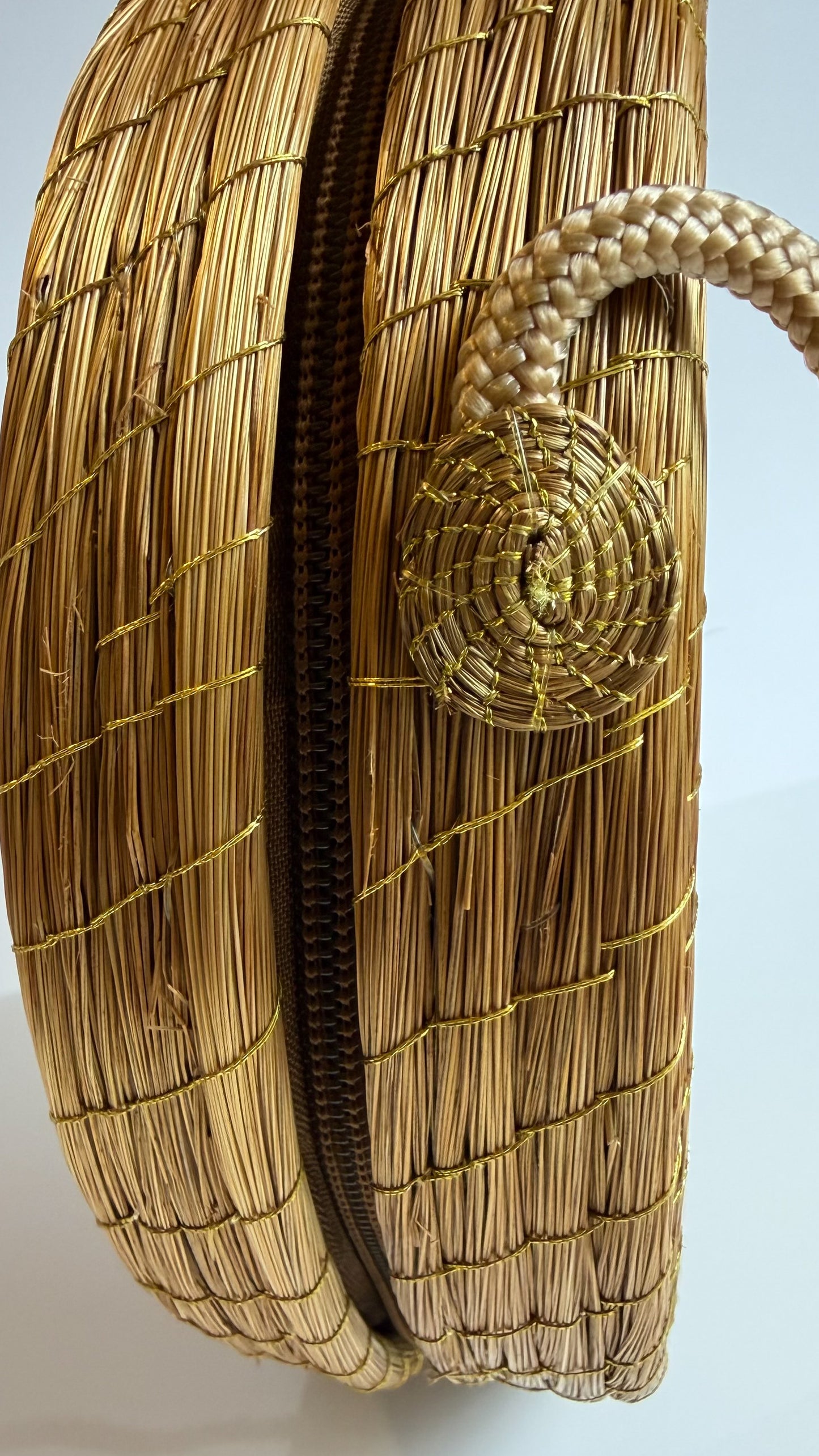 Capim Dourado Round Crossbody Bag – Brazilian Golden Grass
