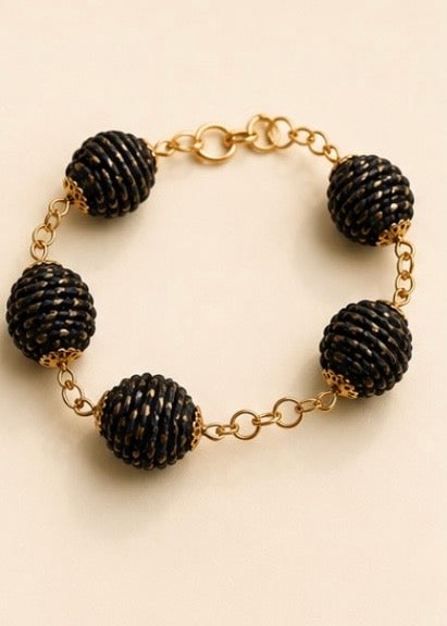 Black Golden Grass sphere bracelet and earrings handcrafted from Brazilian Capim Dourado