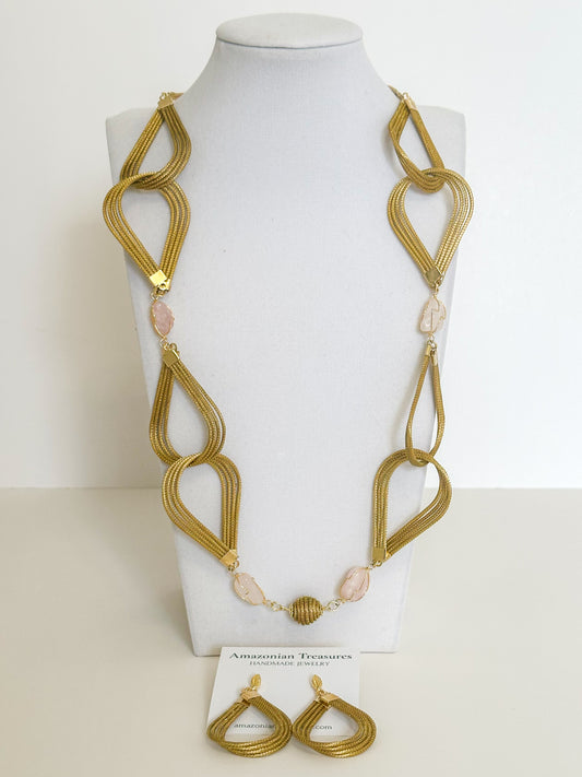 Golden Breeze capim dourado necklace and earrings set handcrafted with golden grass and gemstone accent.