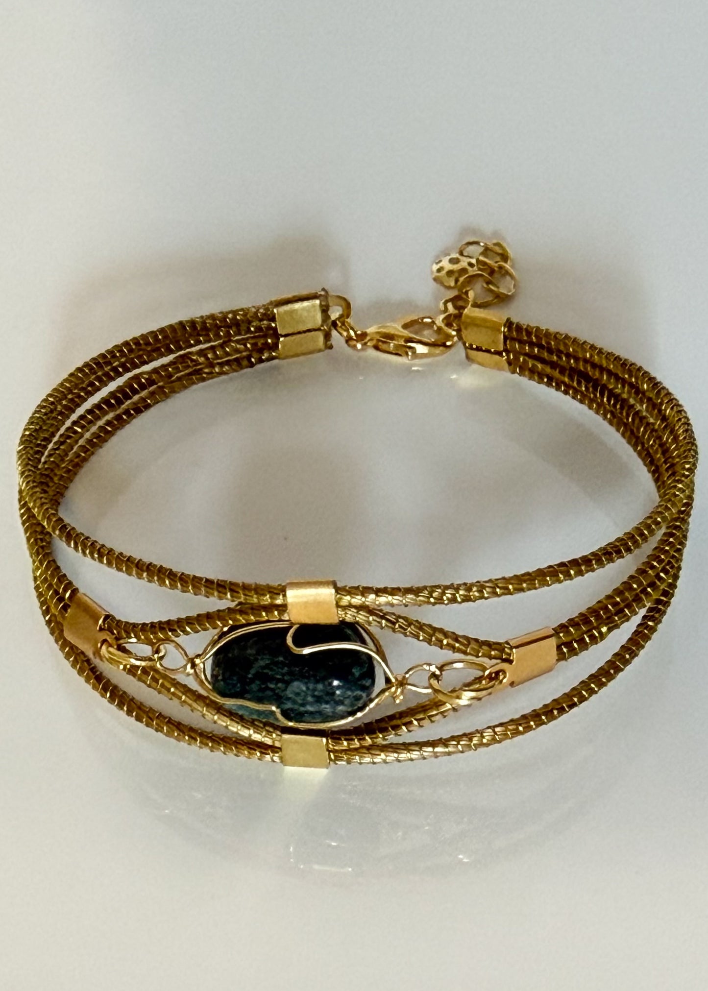 Capim dourado bracelet color variants:  green aventurine