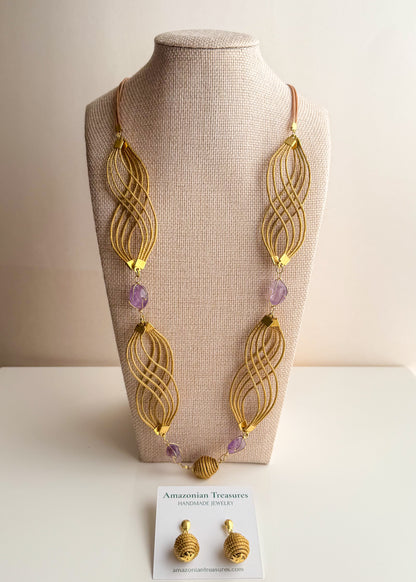 Golden grass flowing necklace with amethyst gemstone handcrafted by quilombola artisans.