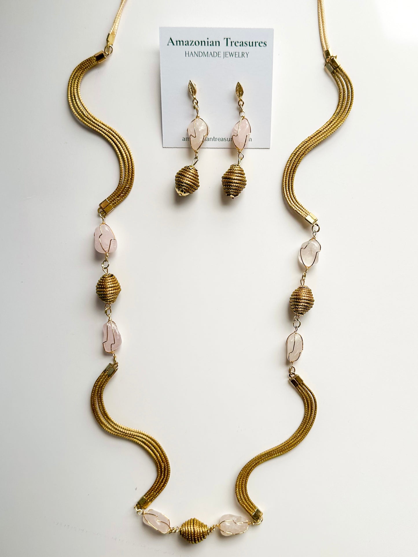 Golden grass necklace and earrings set with rose quartz gemstone handcrafted with capim dourado