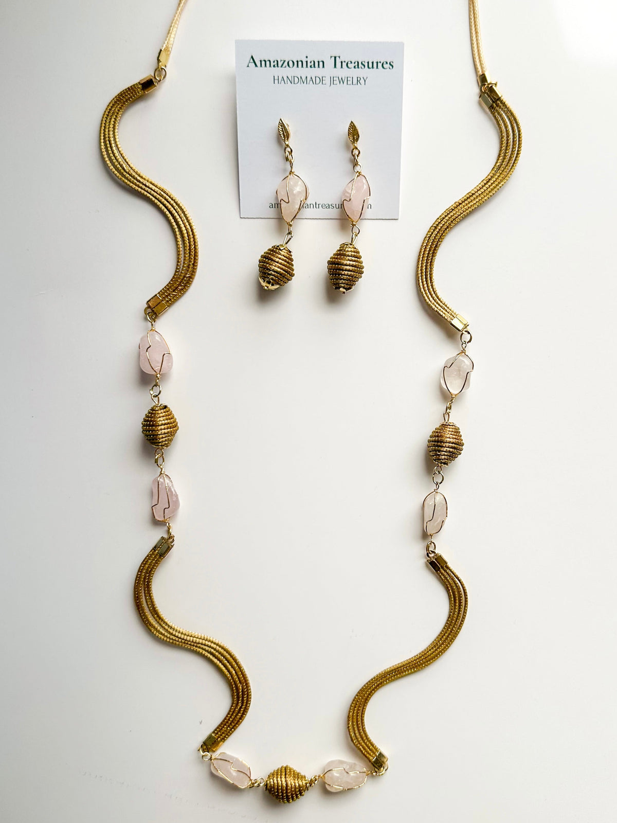 Golden grass necklace and earrings set with rose quartz gemstone handcrafted with capim dourado