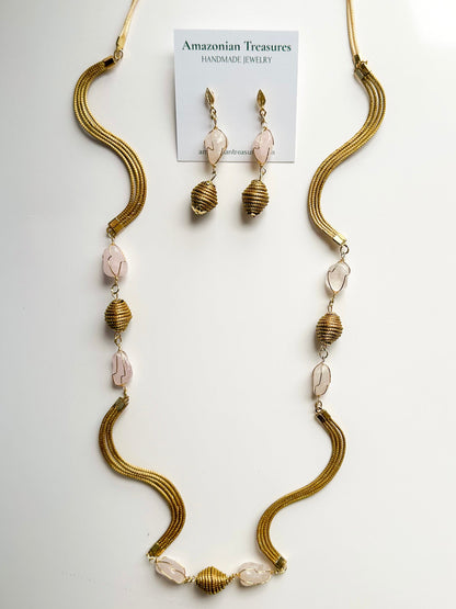 Golden grass necklace and earrings set with rose quartz gemstone handcrafted with capim dourado