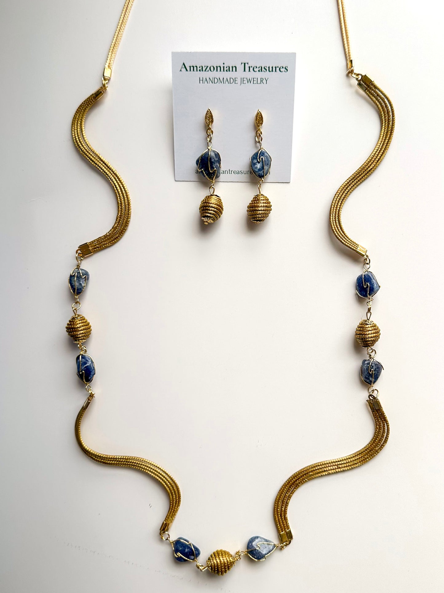 Golden grass necklace and earrings set with natural gemstone handcrafted with capim dourado