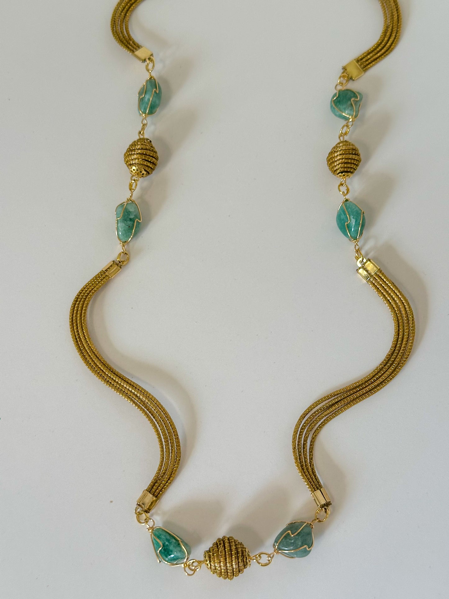 Golden grass necklace with green aventurine gemstone handcrafted from capim dourado detail