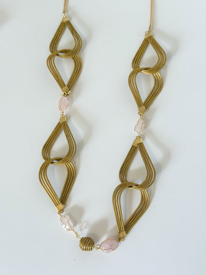Golden grass necklace with rose quartz gemstone handcrafted in Brazil.
