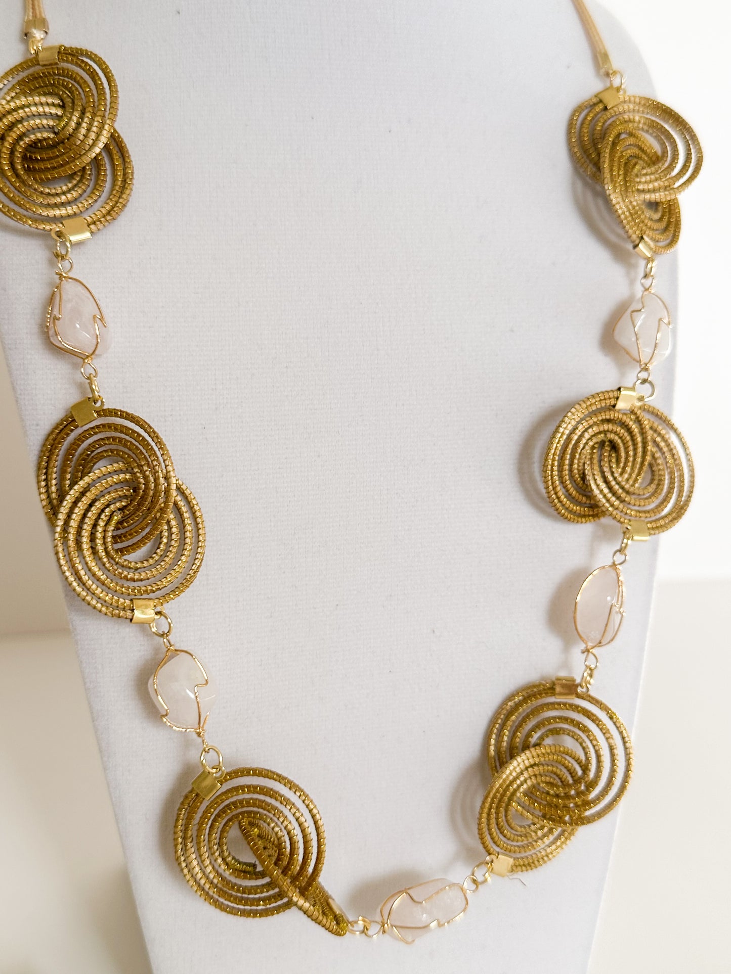 Golden grass spiral necklace detail from the Espiral Dourada Set, handcrafted Brazilian capim dourado jewelry.