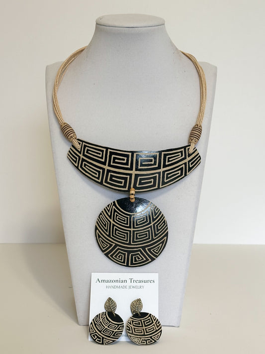 Handmade cuia gourd necklace and earrings with Indigenous-inspired patterns.
