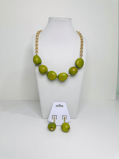 Green beaded necklace and earrings 