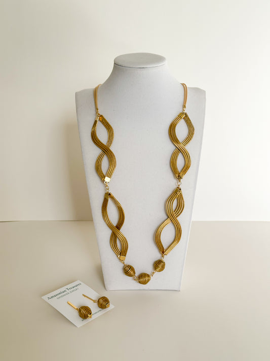 Laços Dourados golden grass infinity necklace set featuring handwoven double-loop design with matching golden grass earrings.