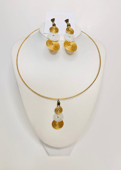 Golden grass choker and earrings with white tinted accents handcrafted by quilombola artisans