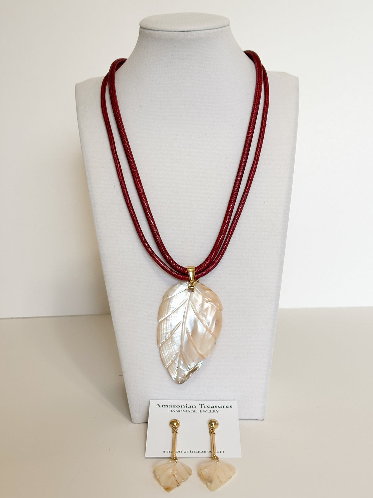 Mother of pearl leaf necklace and earrings set handcrafted by Brazilian artisans.