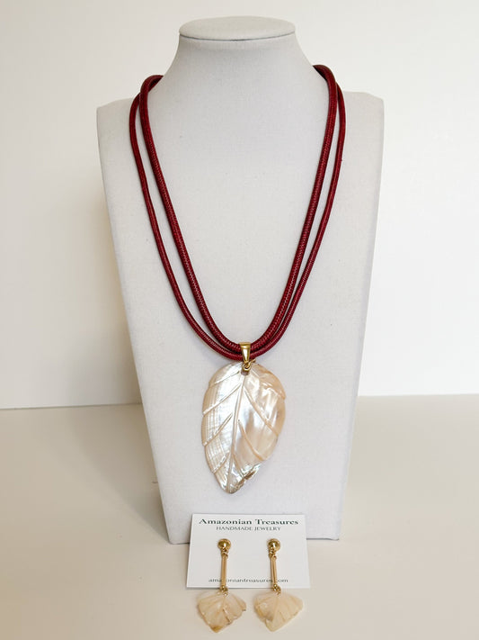Mother of pearl leaf necklace and earrings set handcrafted by Brazilian artisans.