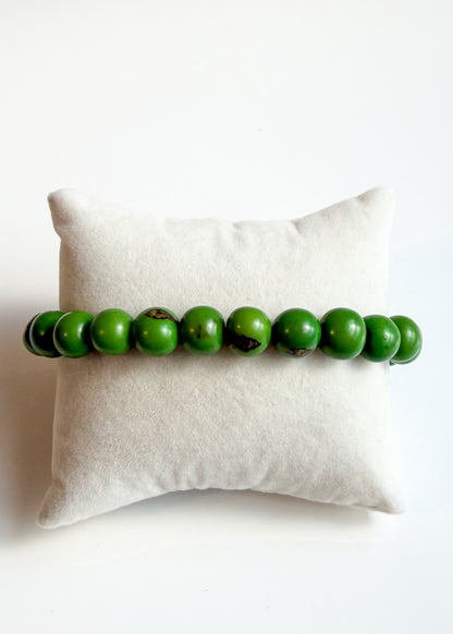 Nature-crafted Amazon seed bracelet green