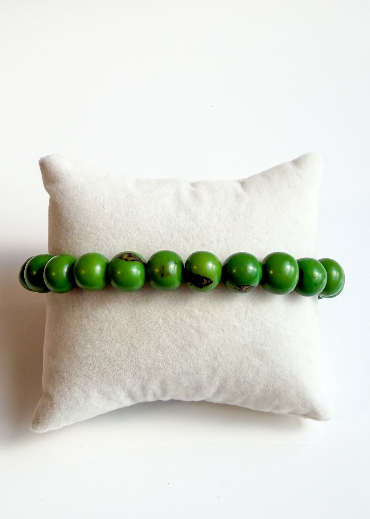 Nature-crafted Amazon seed bracelet green