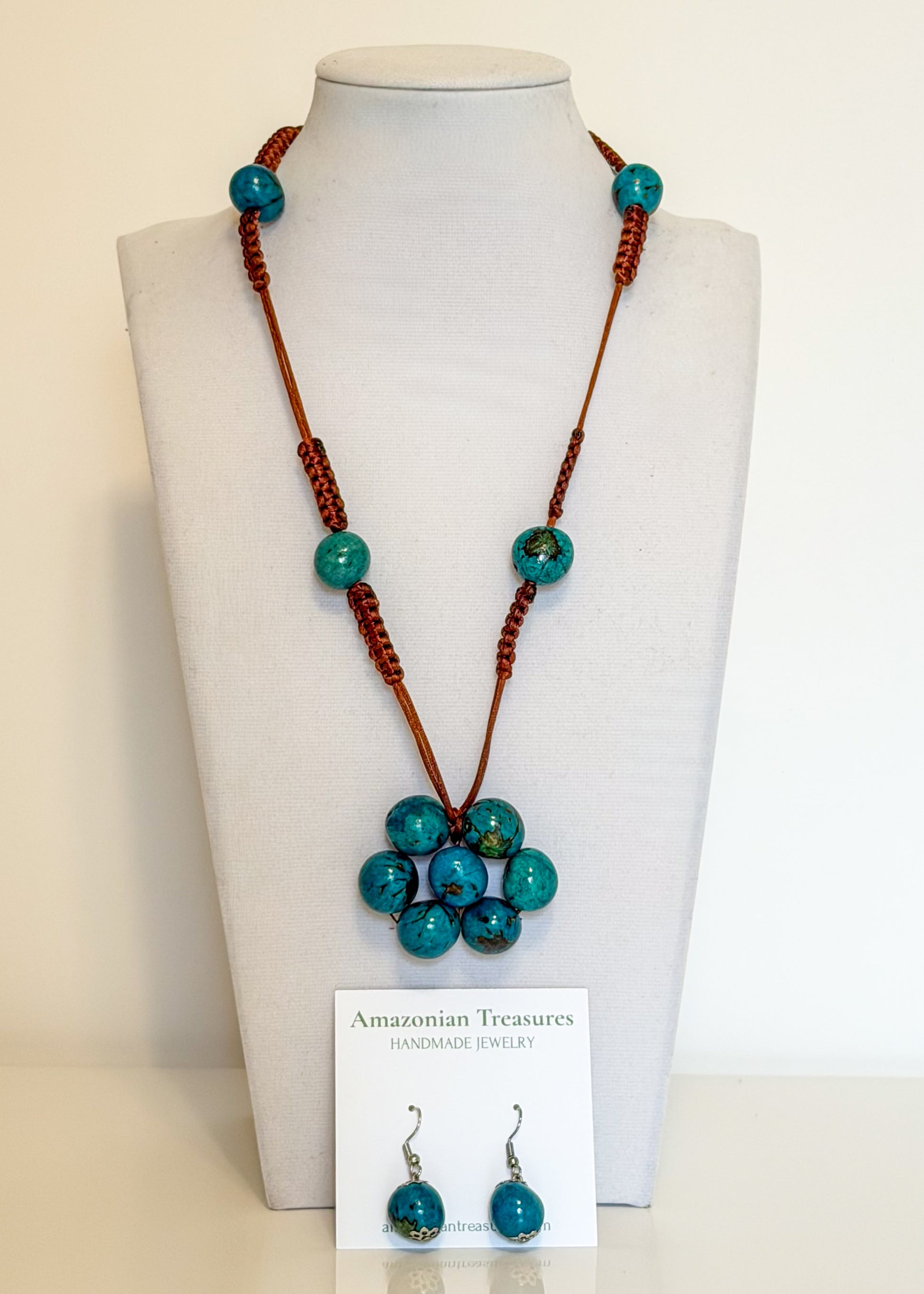 Turquoise Açaí and Paxiúba necklace and earrings set handcrafted by Brazilian artisans