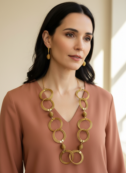 Amazonian Treasures Golden Harmony necklace and earrings set made of handwoven golden grass circles on a woman