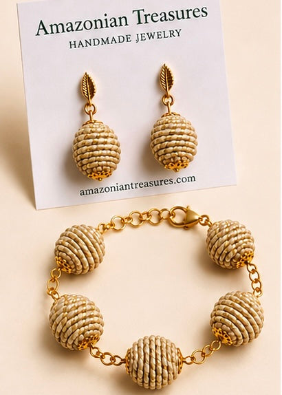 Beige Golden Grass sphere bracelet and earrings handcrafted from Brazilian Capim Dourado