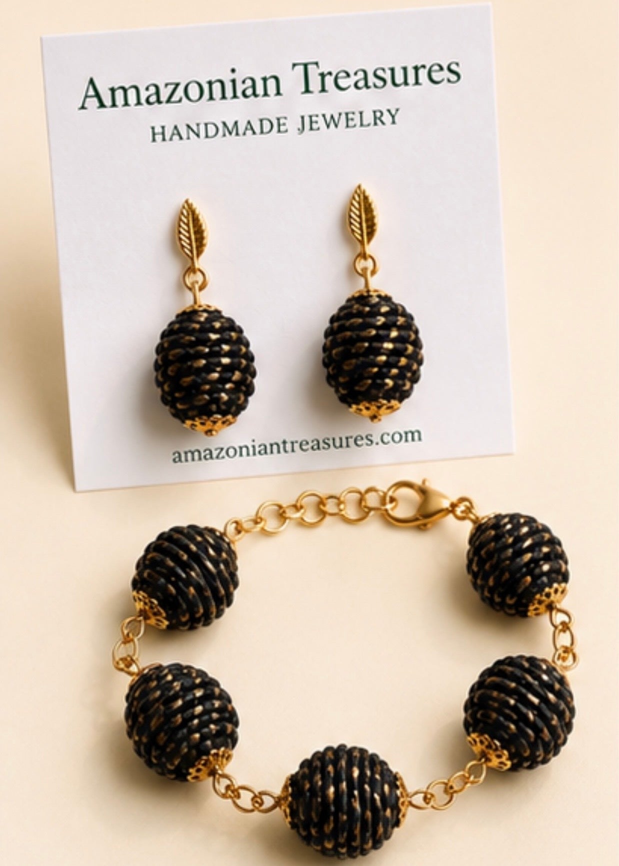 Black Golden Grass sphere bracelet and earrings handcrafted from Brazilian Capim Dourado