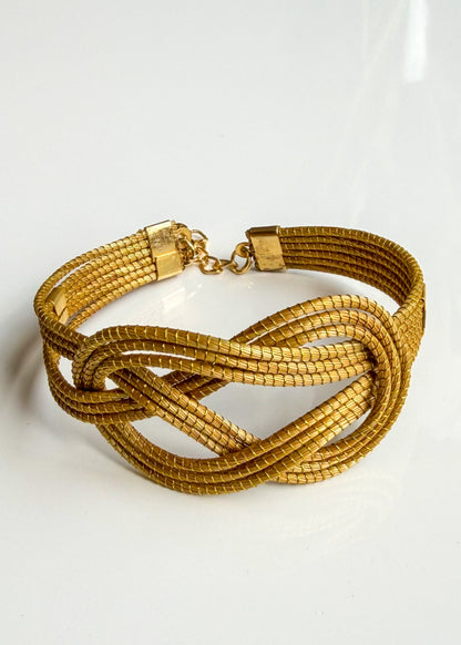 Side view of handcrafted Infinity Capim Dourado bracelet from Brazil