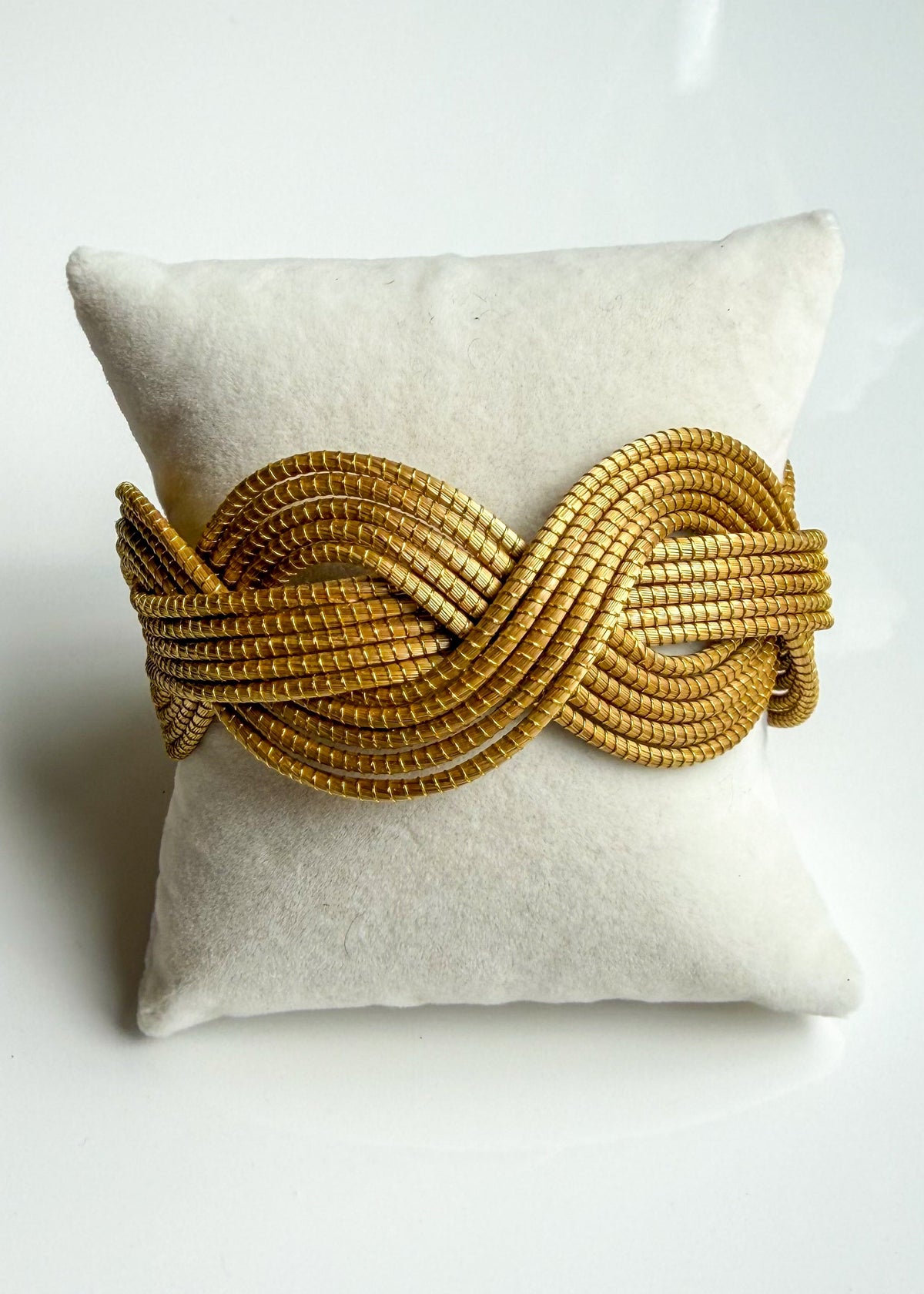 Infinity Knot Golden Grass bracelet made from Brazilian Capim Dourado