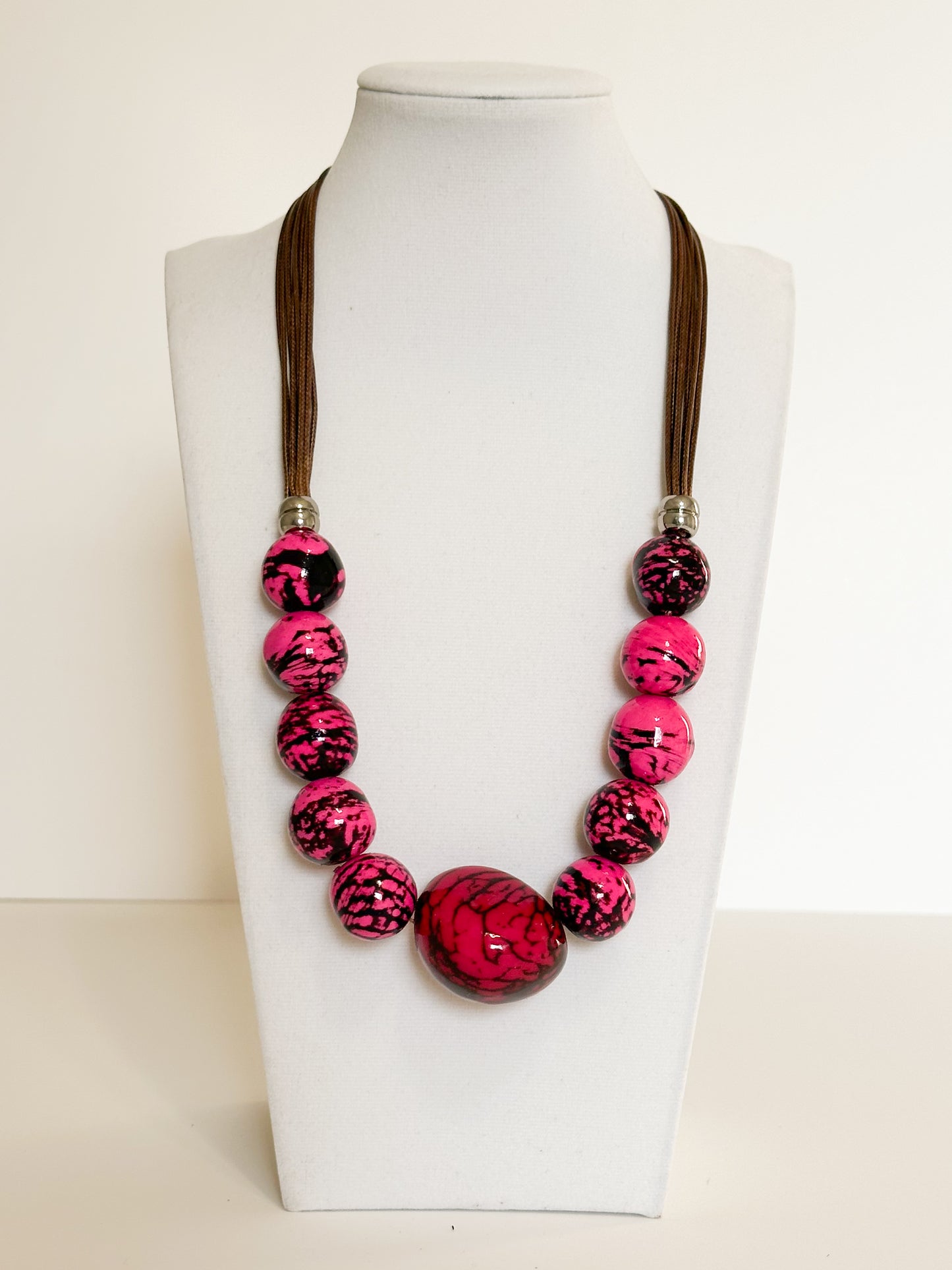 Pink jarina vegetable ivory and paxiúba seed necklace handmade by an Amazon artisan