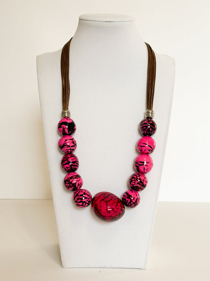 Pink jarina vegetable ivory and paxiúba seed necklace handmade by an Amazon artisan
